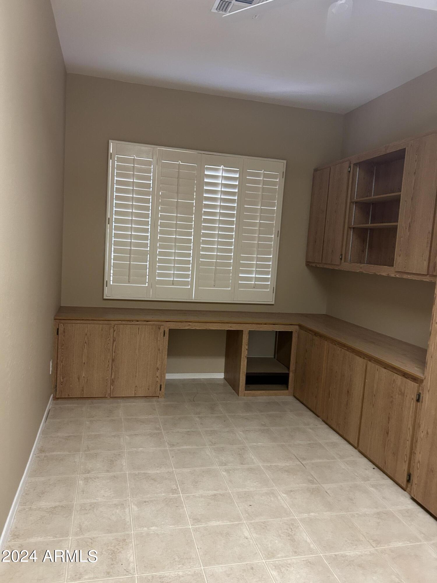 5004 E DESERT VISTA Trail