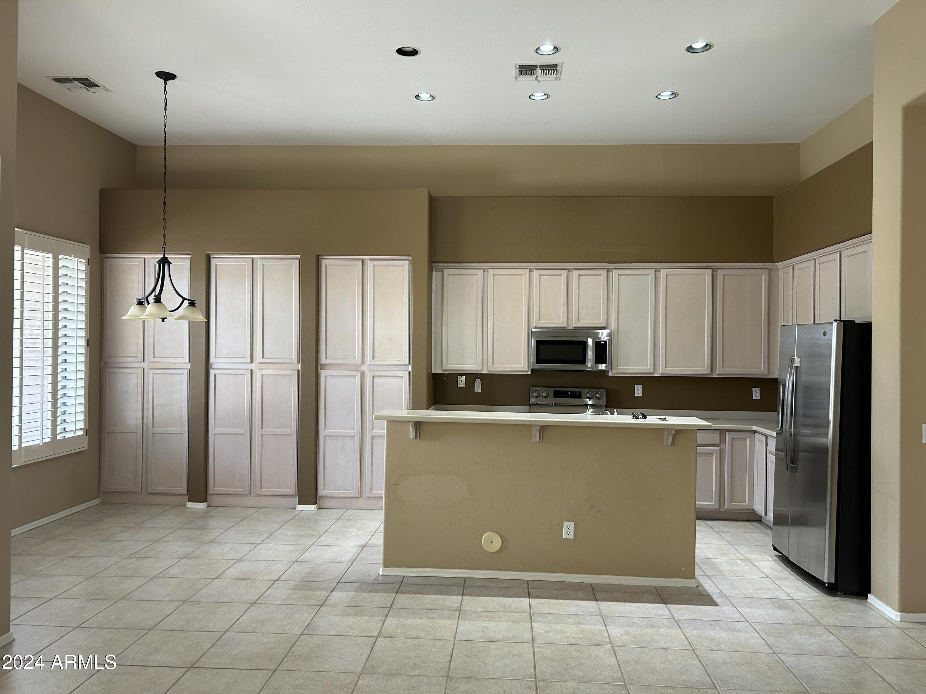 5004 E DESERT VISTA Trail