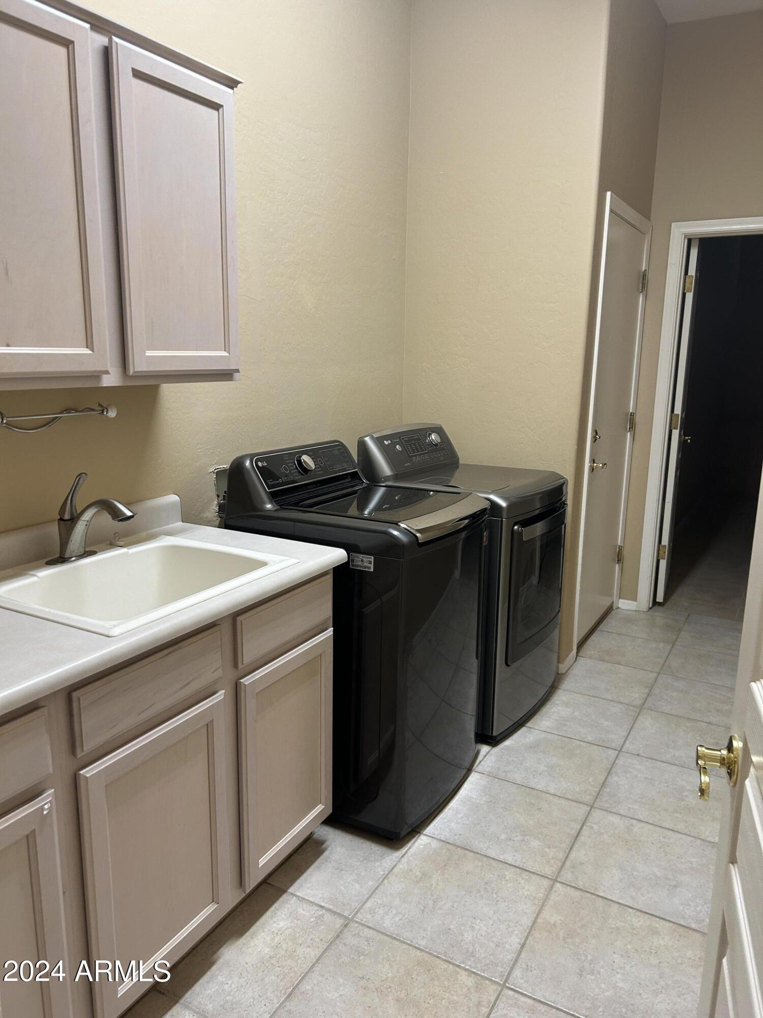 5004 E DESERT VISTA Trail