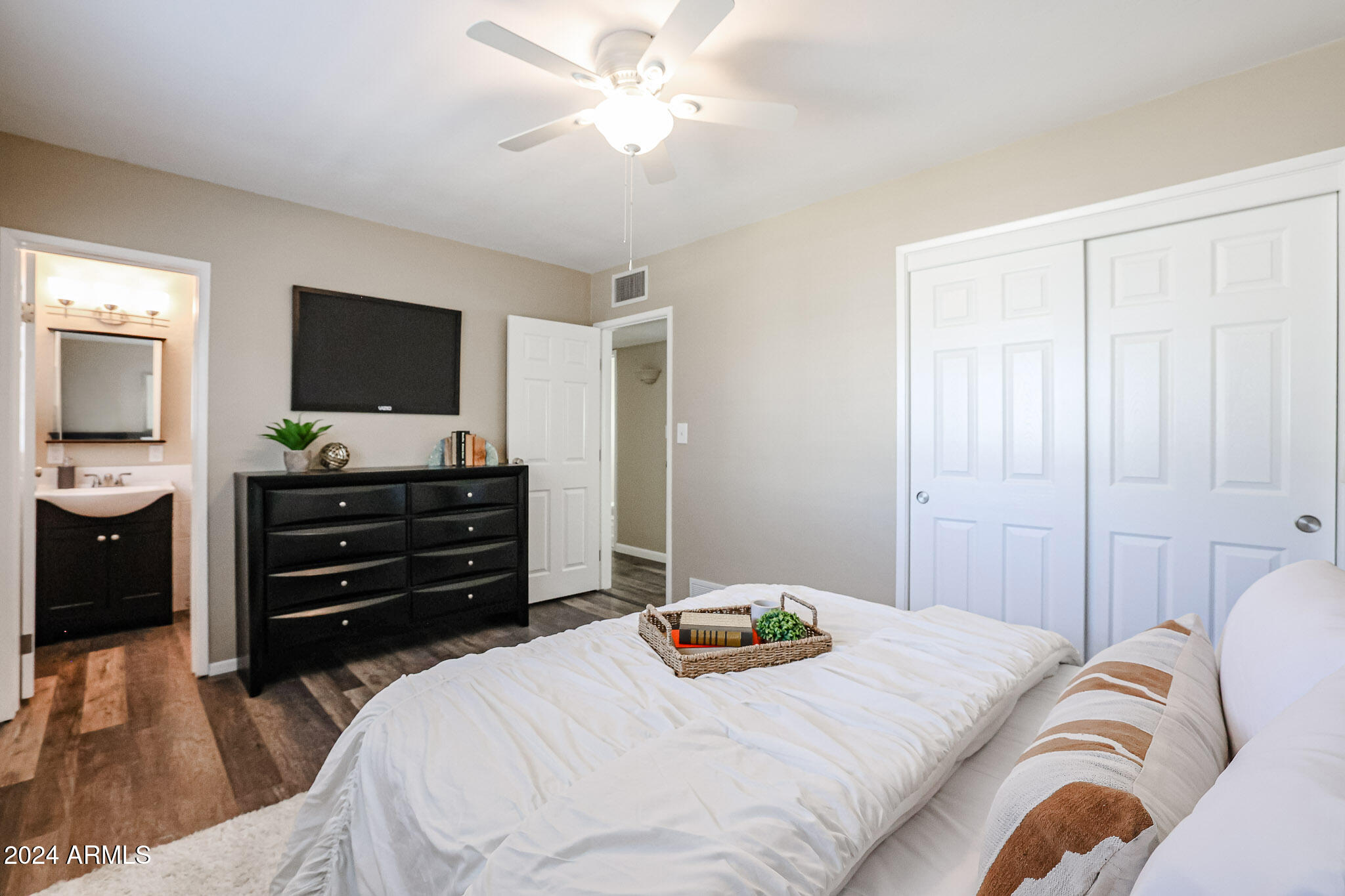 4320 E CALLE FELIZ