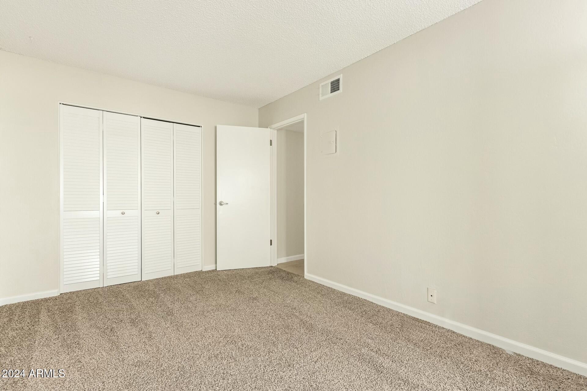 8211 E GARFIELD Street, J217