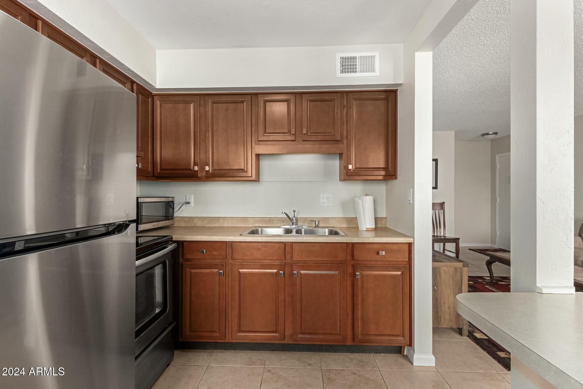 8211 E GARFIELD Street, J217