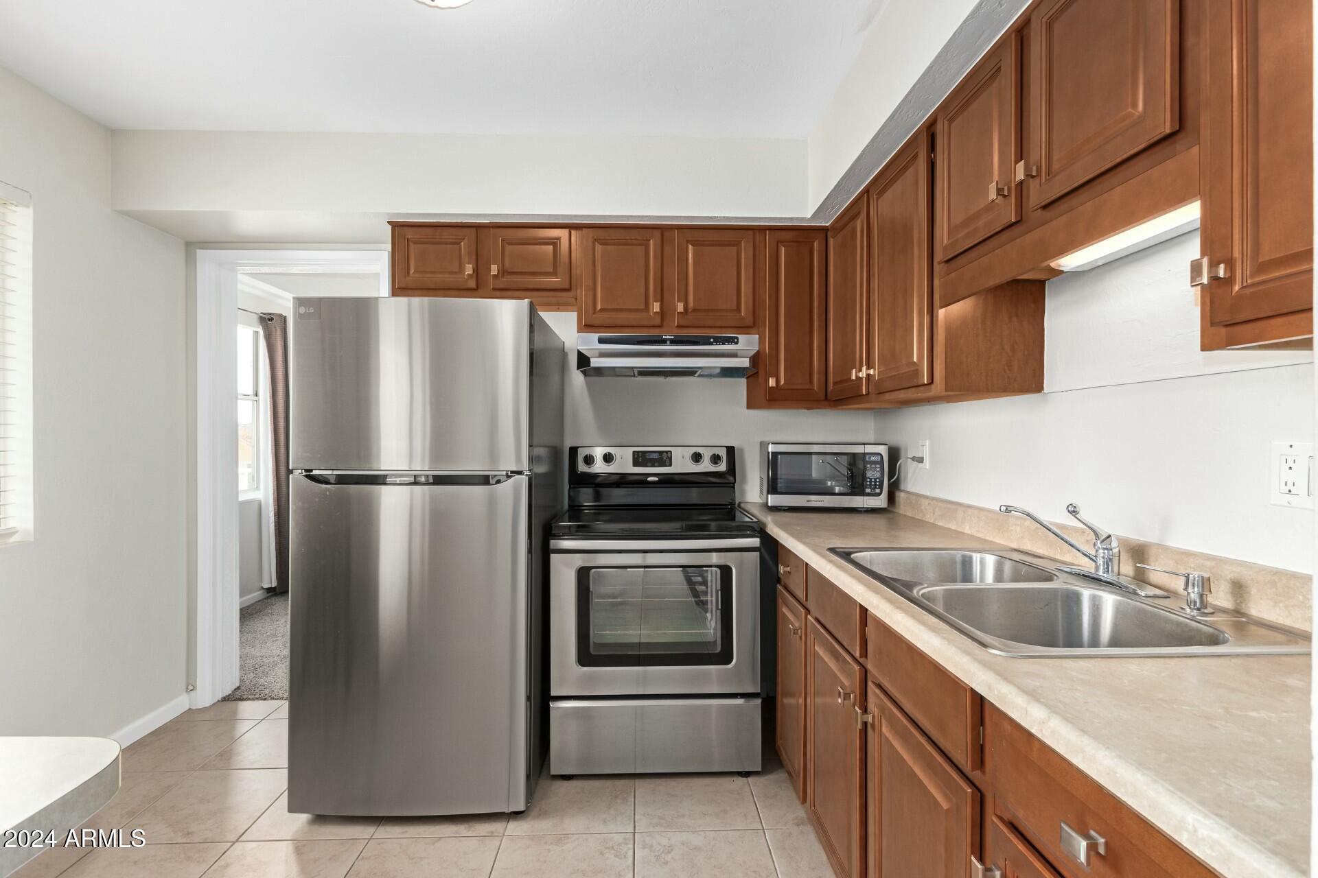 8211 E GARFIELD Street, J217