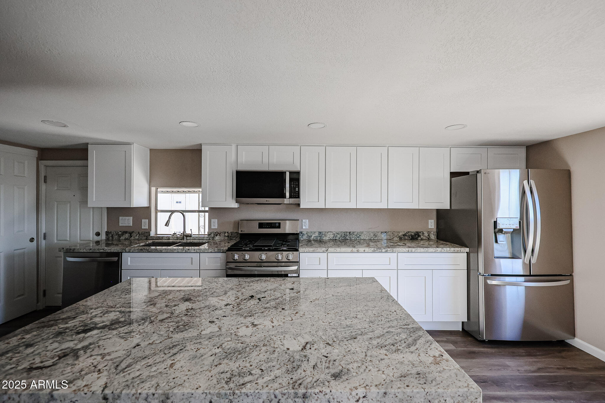 2701 E UTOPIA Road, 8