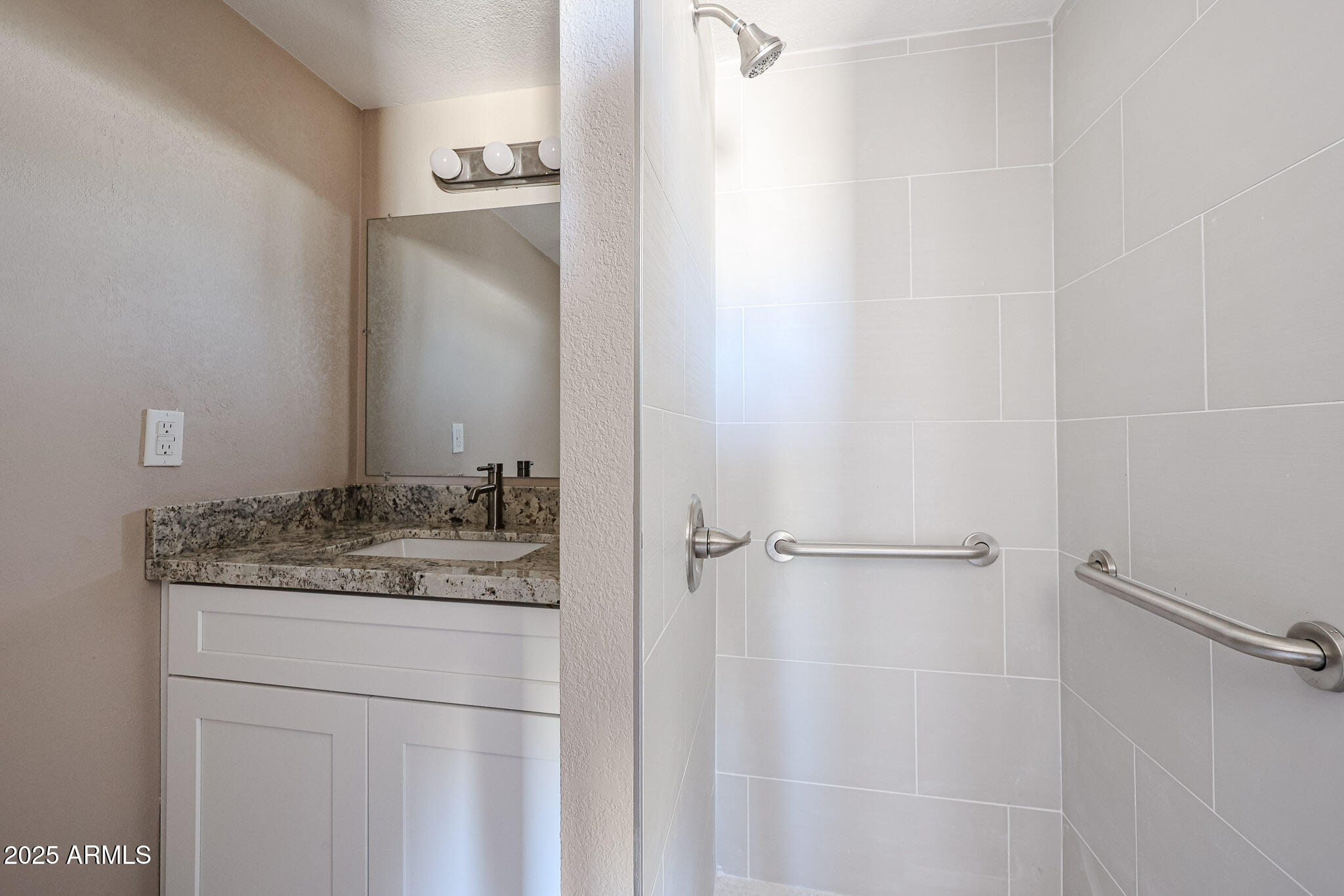 2701 E UTOPIA Road, 8