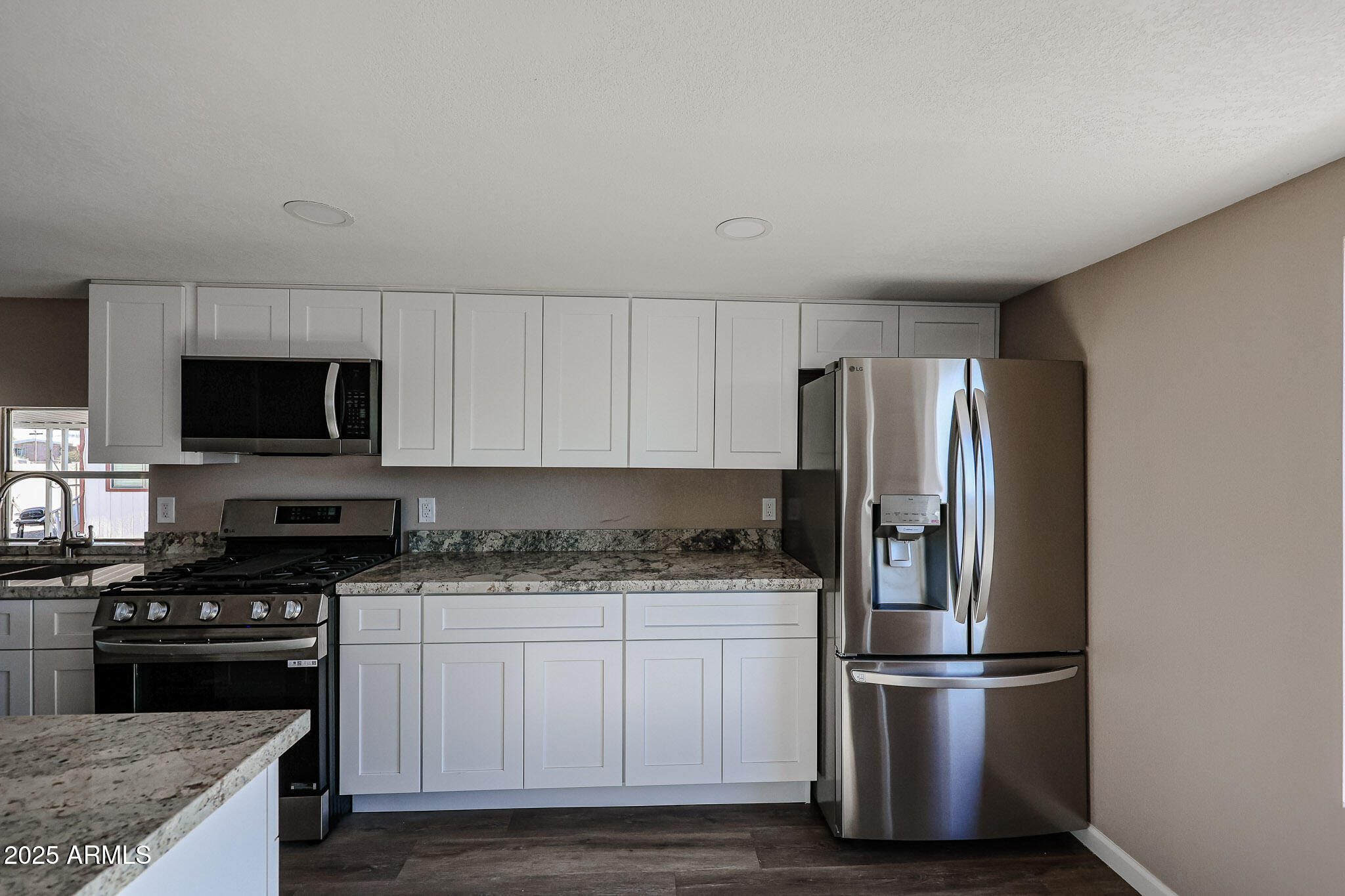 2701 E UTOPIA Road, 8