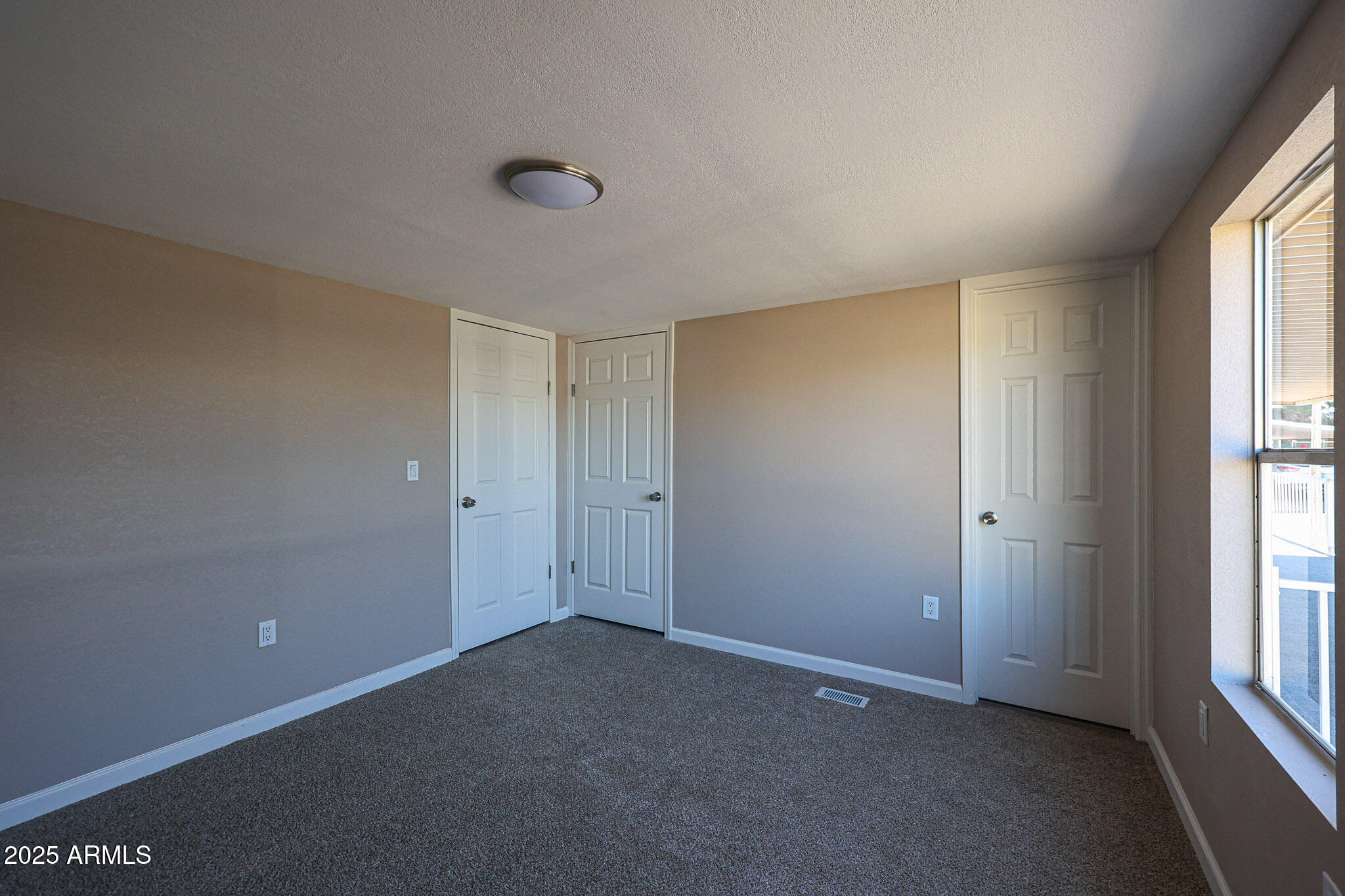 2701 E UTOPIA Road, 8