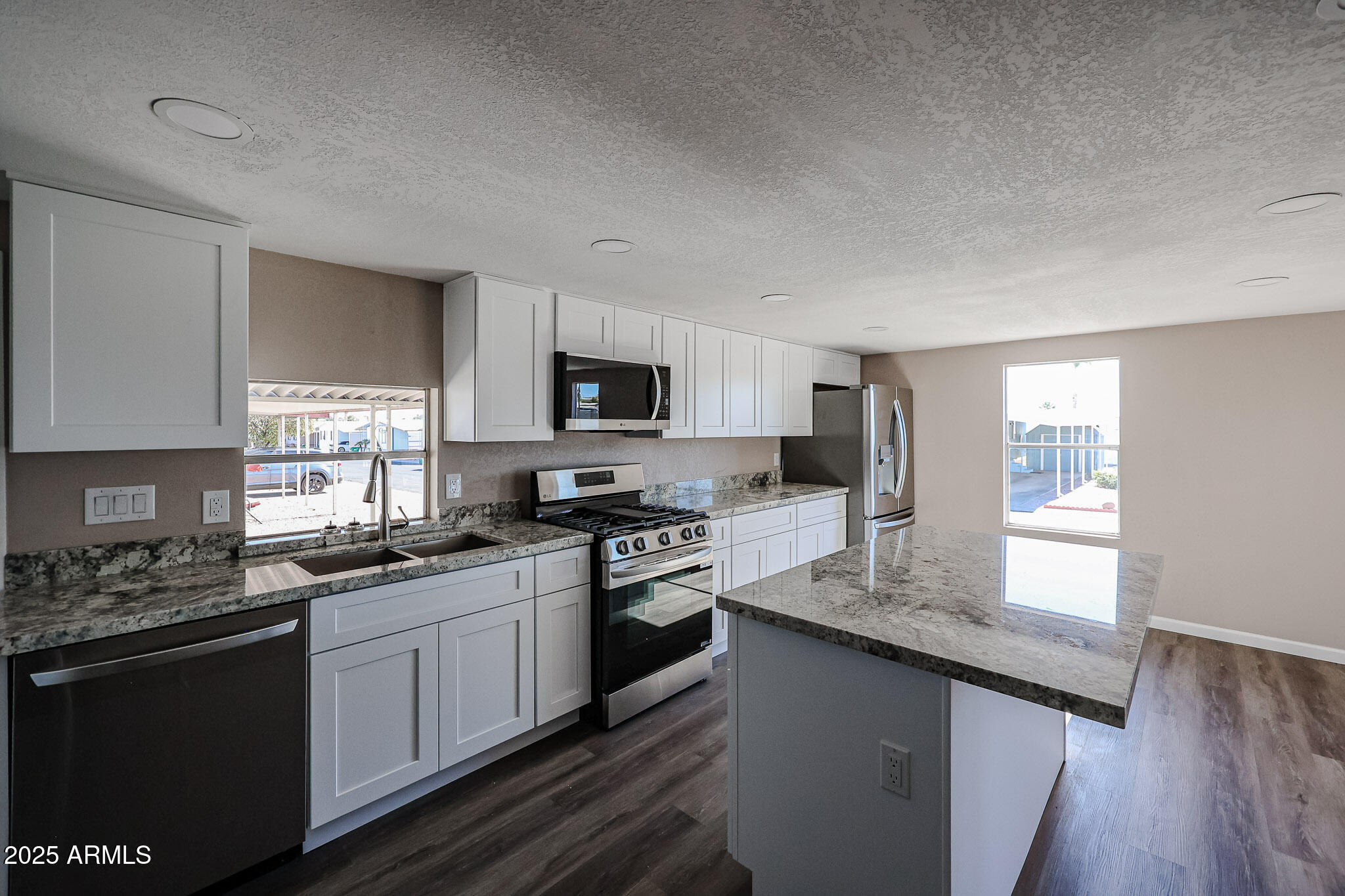 2701 E UTOPIA Road, 8