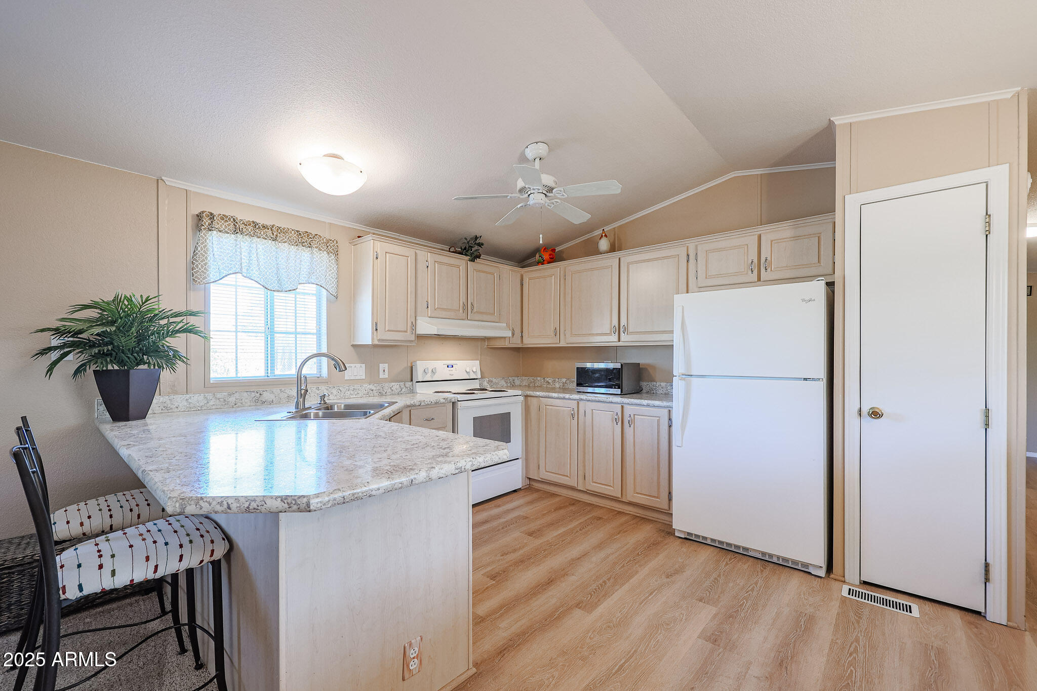 3901 E PINNACLE PEAK Road, 415