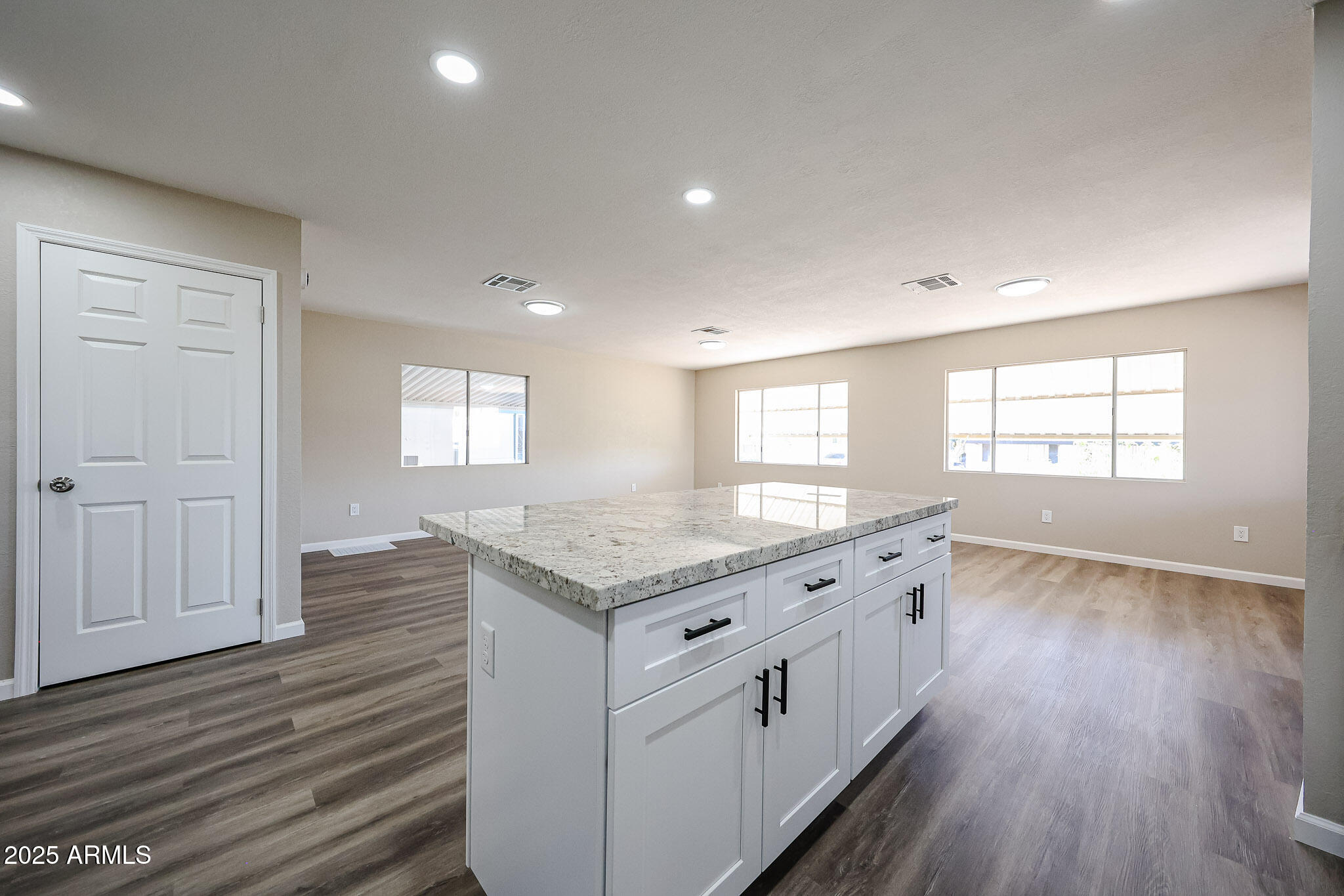 2650 W UNION HILLS Drive, 257