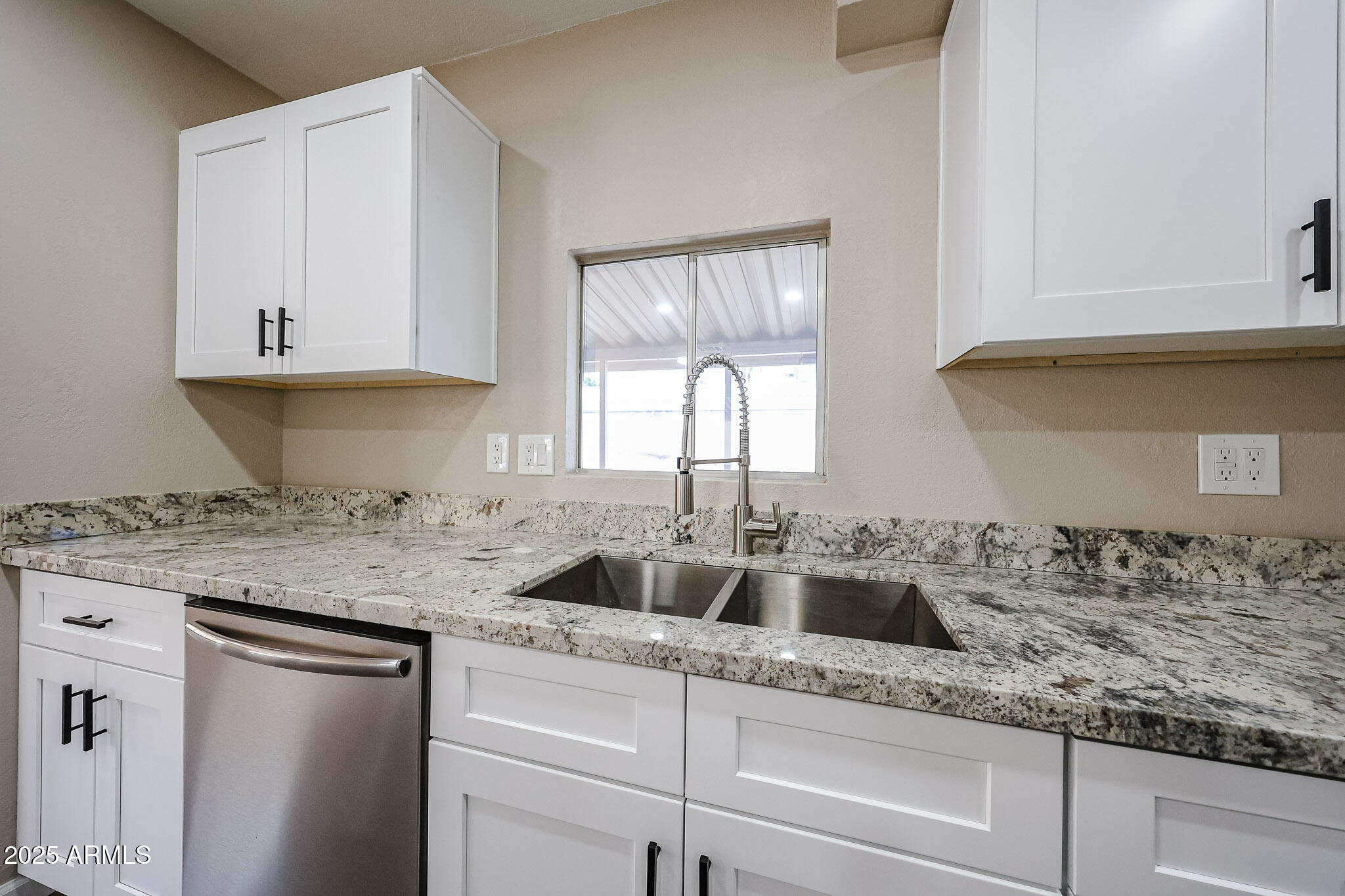 2650 W UNION HILLS Drive, 257