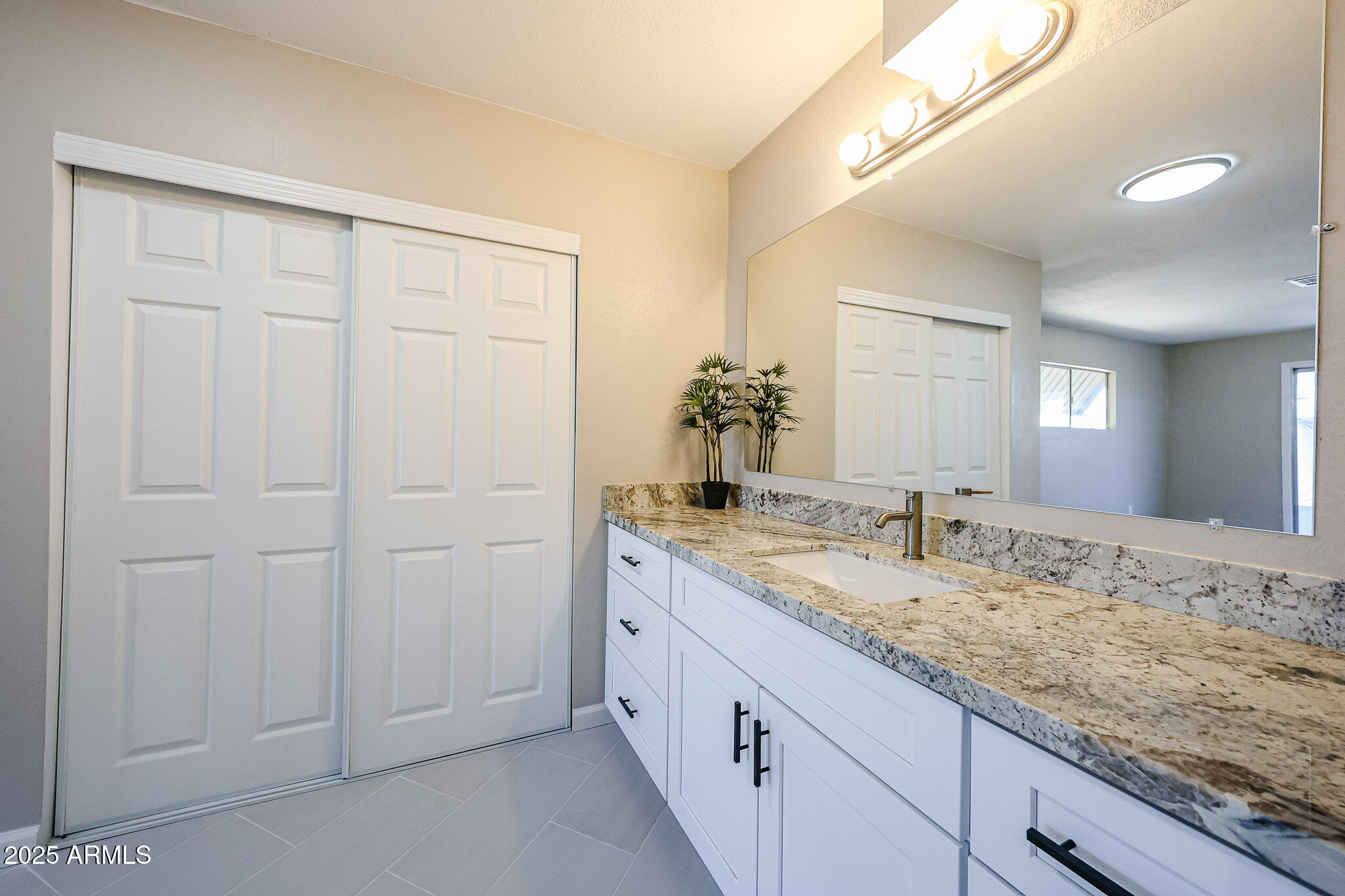 2650 W UNION HILLS Drive, 257