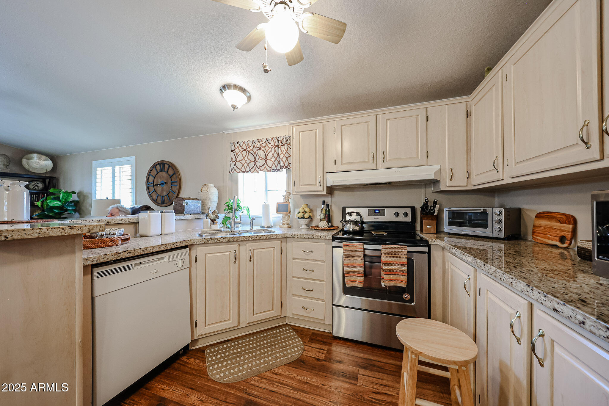 3901 E PINNACLE PEAK Road 140