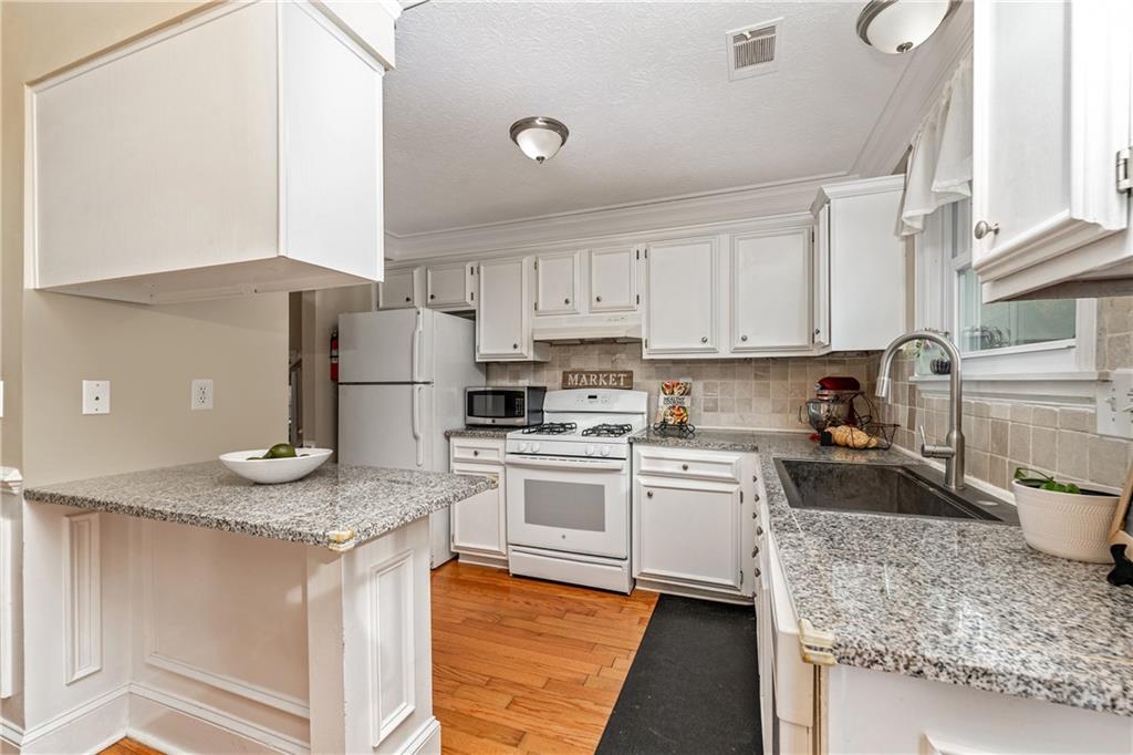 310 Knoll Ridge Court