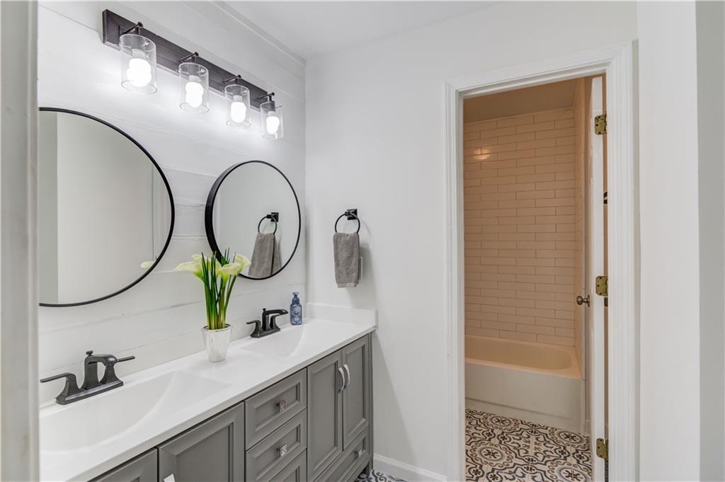 1370 Lake Washington Circle