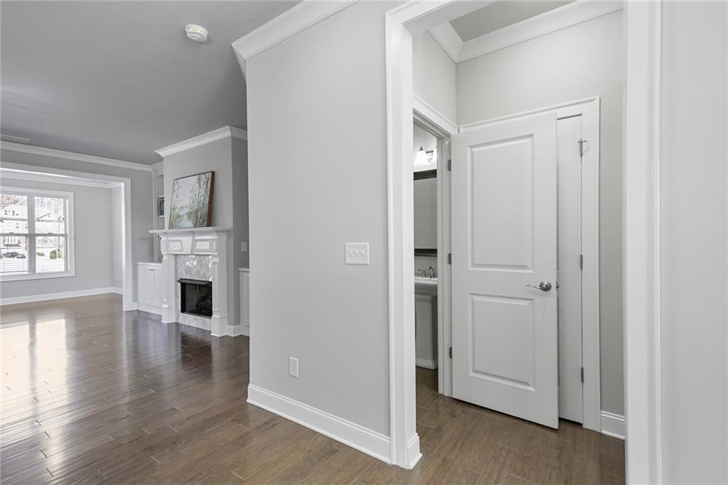 1084 Township Square