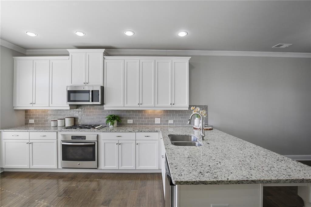 1084 Township Square