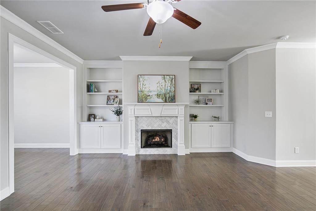 1084 Township Square