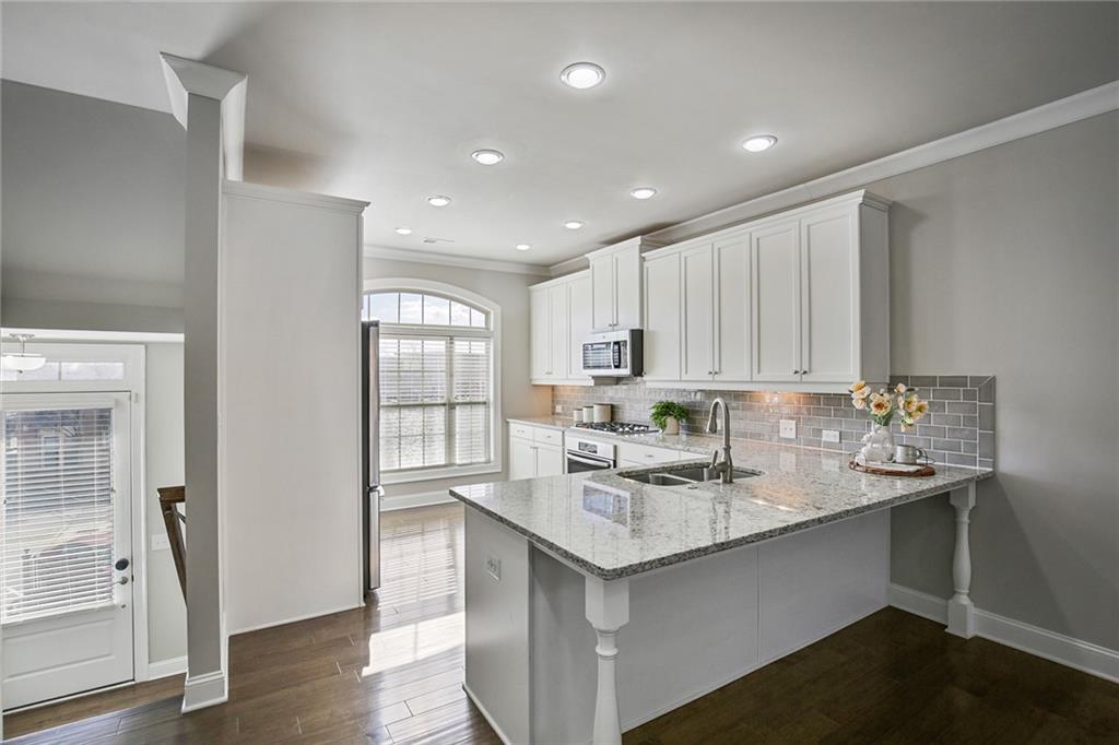 1084 Township Square