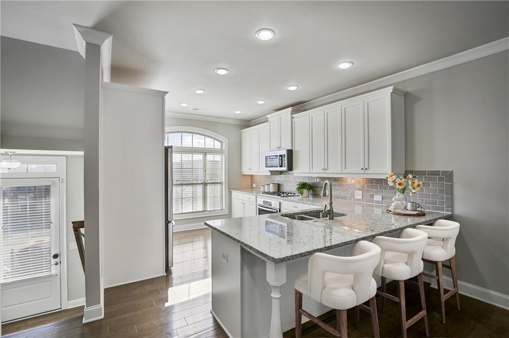 1084 Township Square