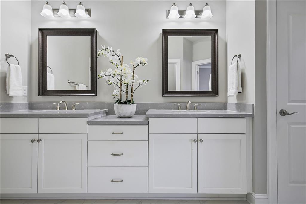 1084 Township Square