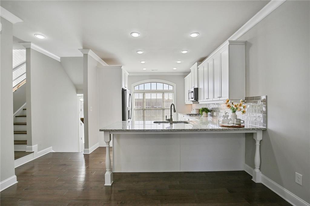 1084 Township Square