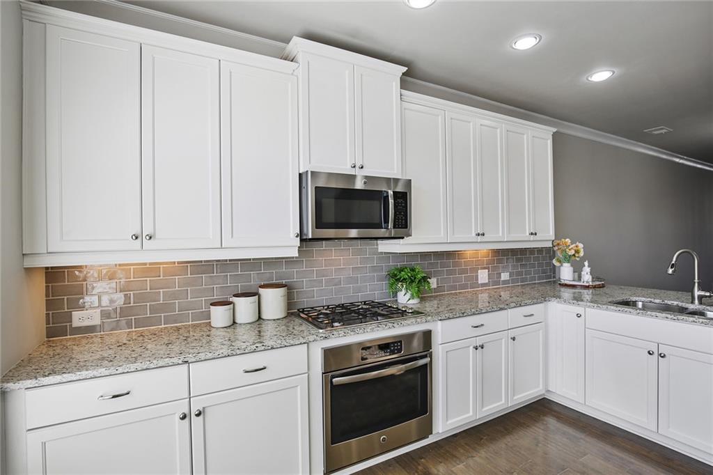 1084 Township Square