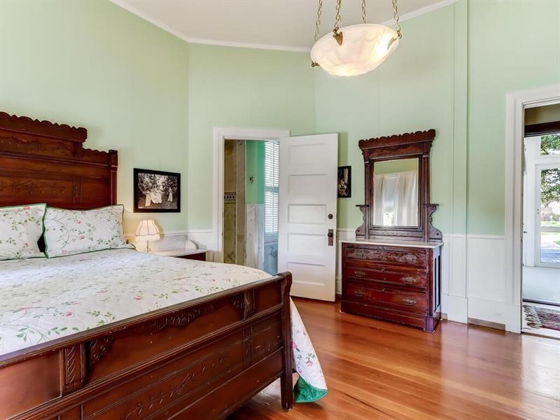 406 E Shadburn Avenue