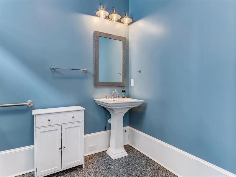 406 E Shadburn Avenue