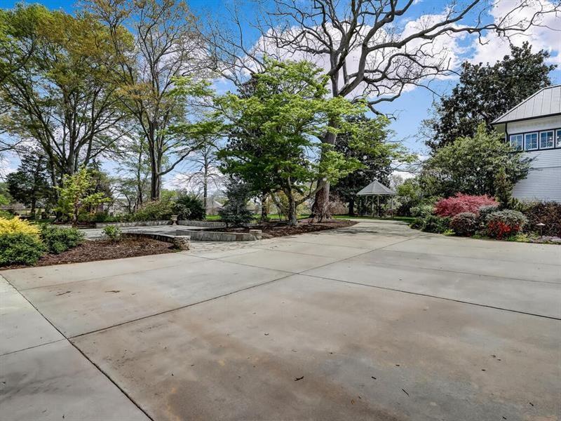 406 E Shadburn Avenue