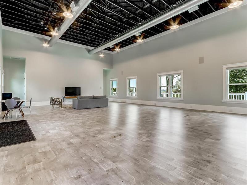 406 E Shadburn Avenue