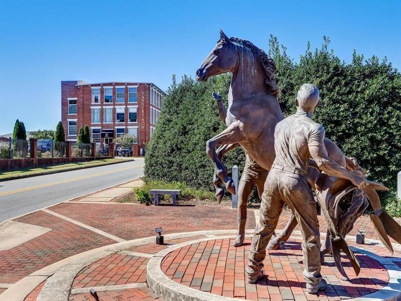 406 E Shadburn Avenue