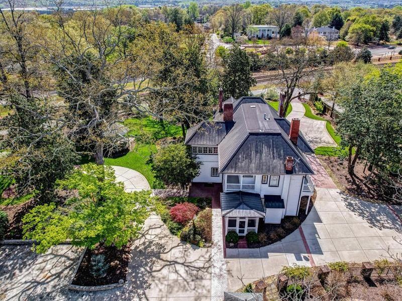 406 E Shadburn Avenue