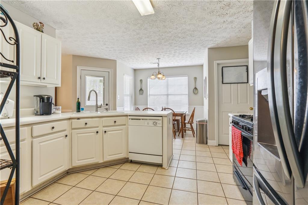 2432 Heatherton Court