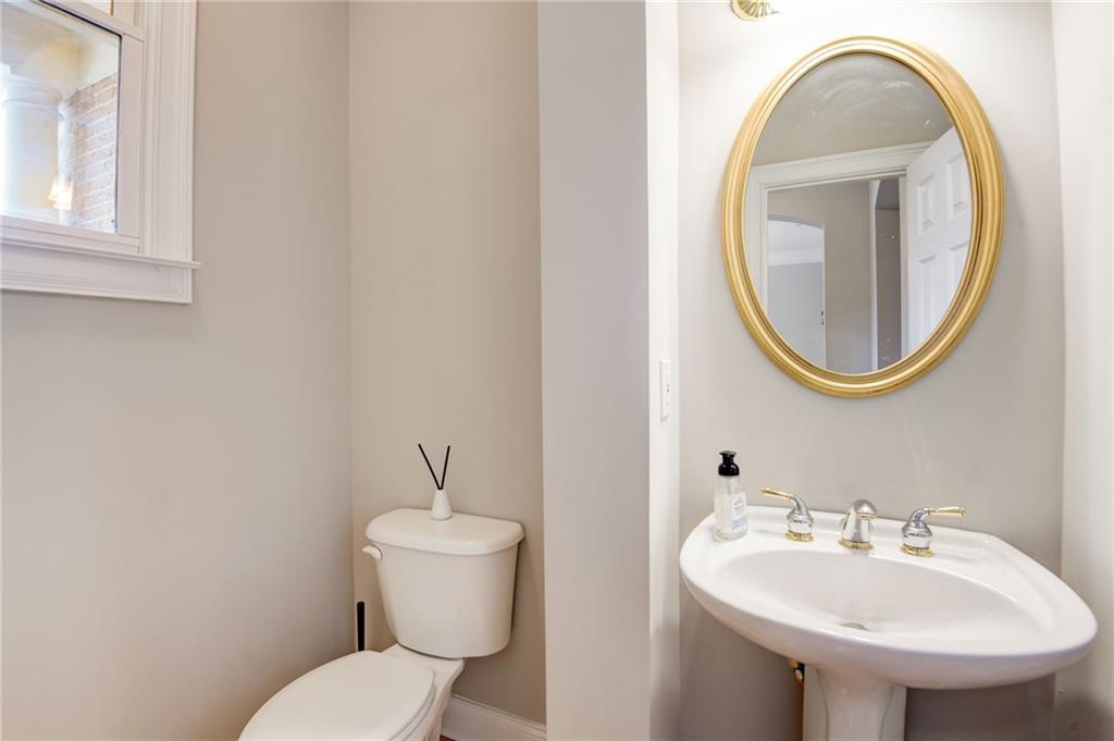 3006 Montclair Circle SE