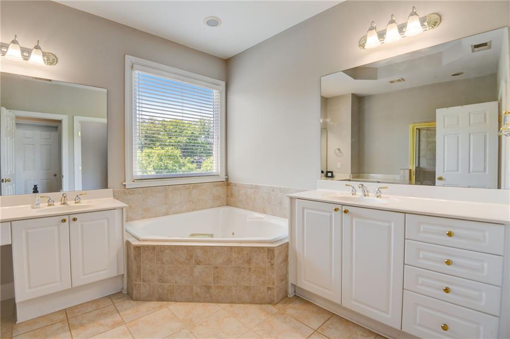 3006 Montclair Circle SE