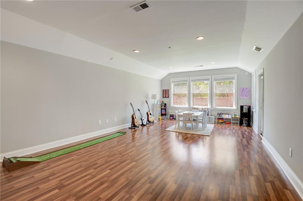 3006 Montclair Circle SE