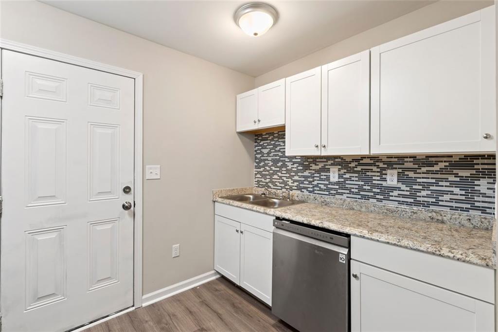 5859 LONE OAK Drive SW