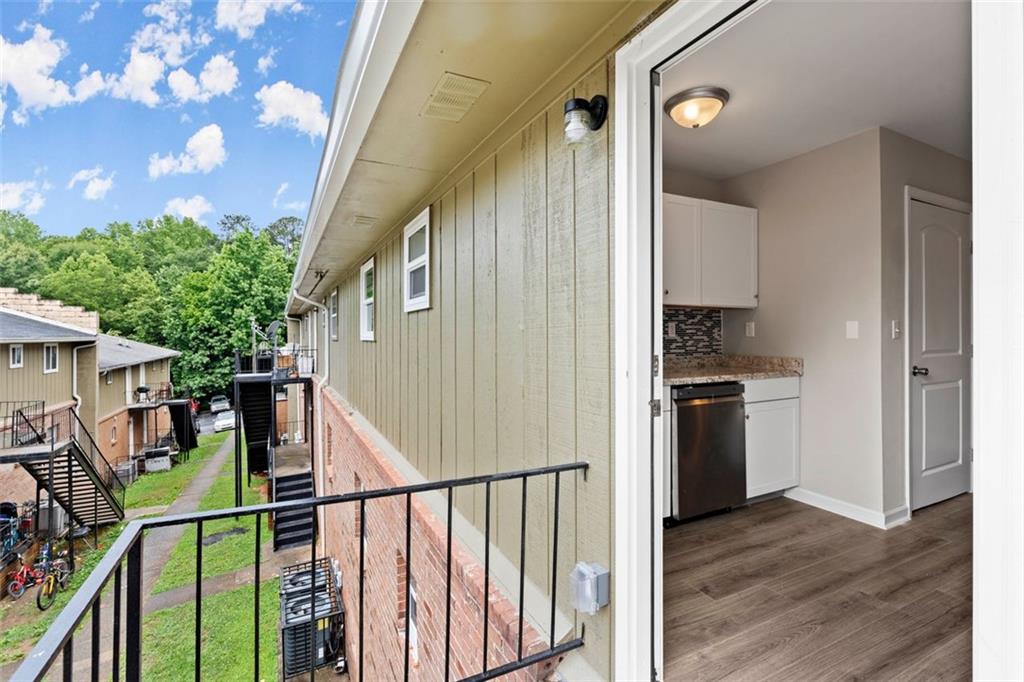 5859 LONE OAK Drive SW