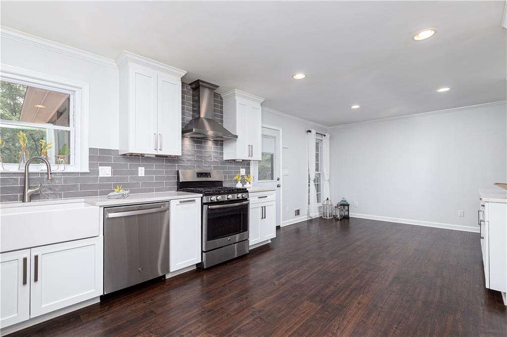 3848 Creek Hollow Way