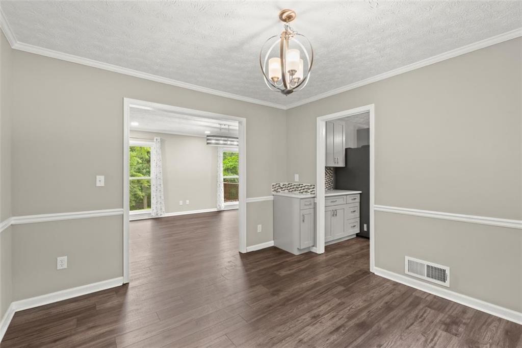 855 Riverbend Drive SW