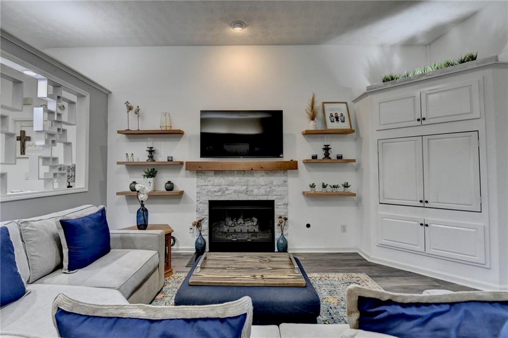 305 Morning Glen Drive