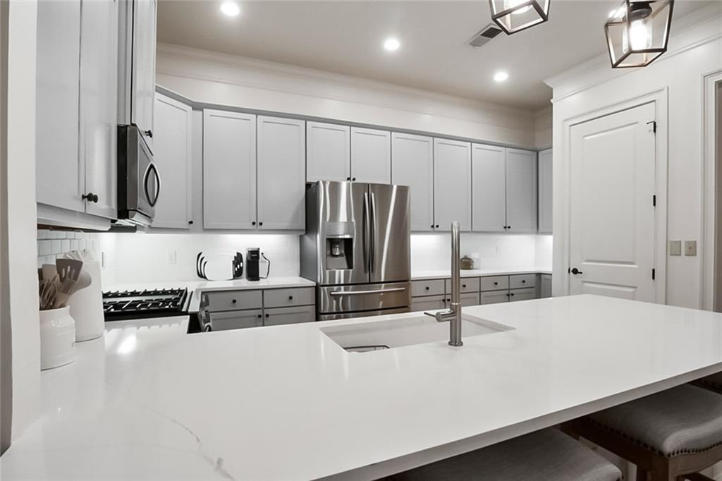 800 Old Plank Square