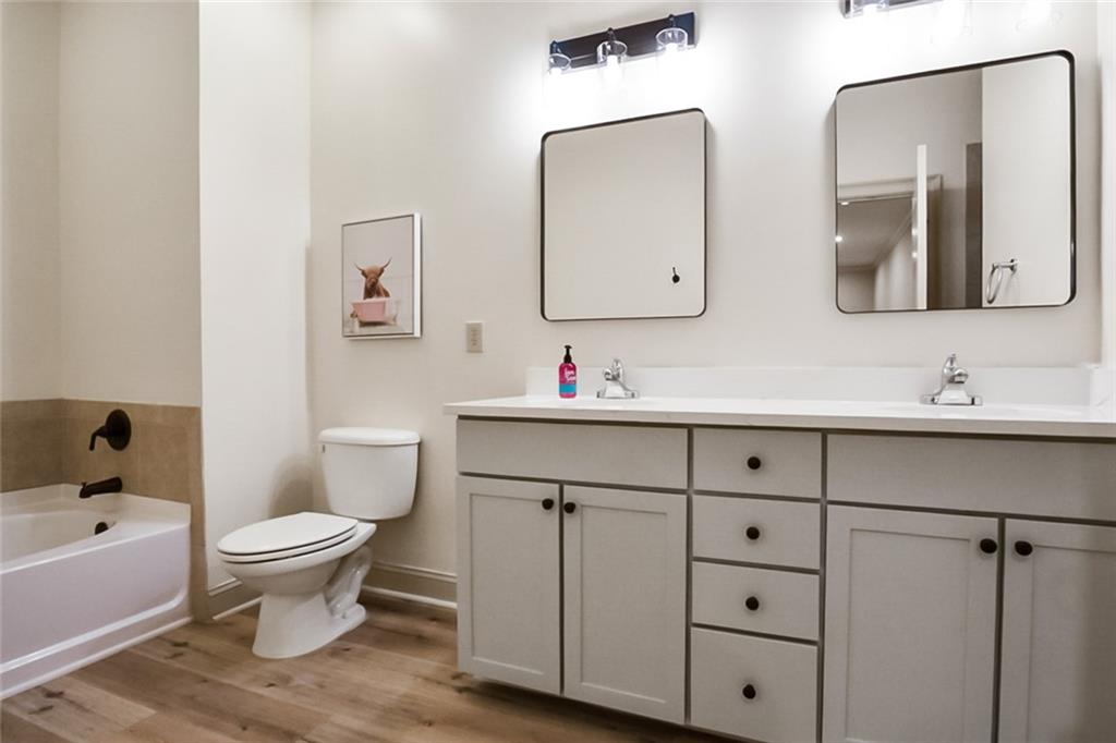 800 Old Plank Square