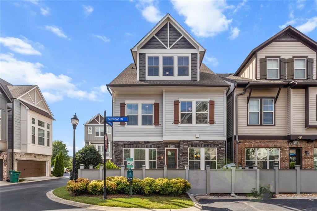 200 Dellwood Drive SE