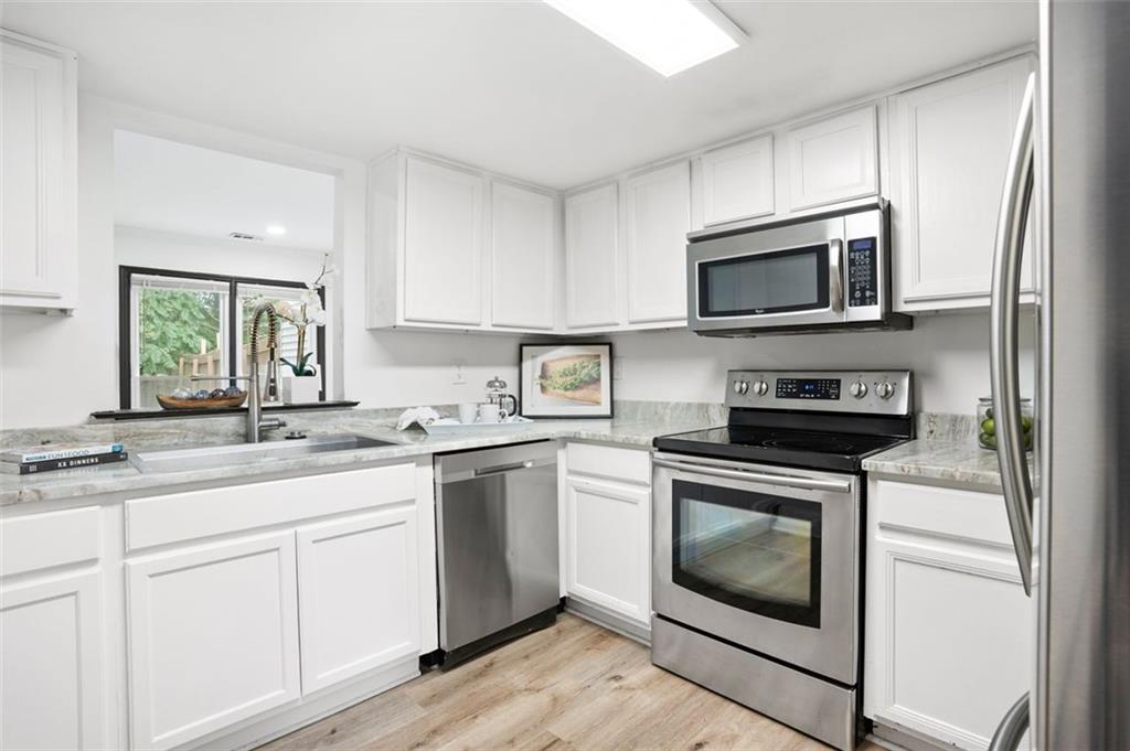 1008 WINDY OAKS Court SE