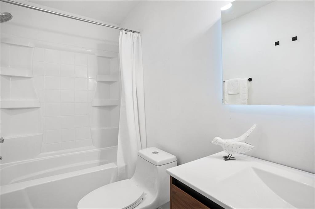 1008 WINDY OAKS Court SE