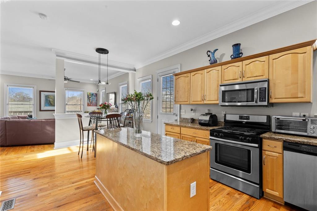 786 SE Connally Street SE