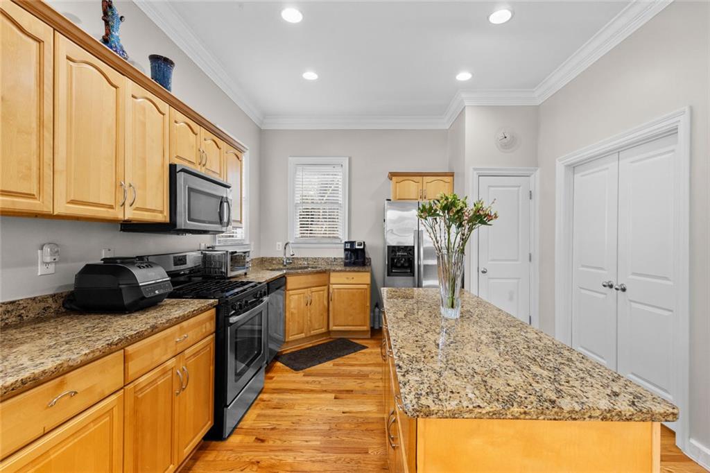 786 SE Connally Street SE