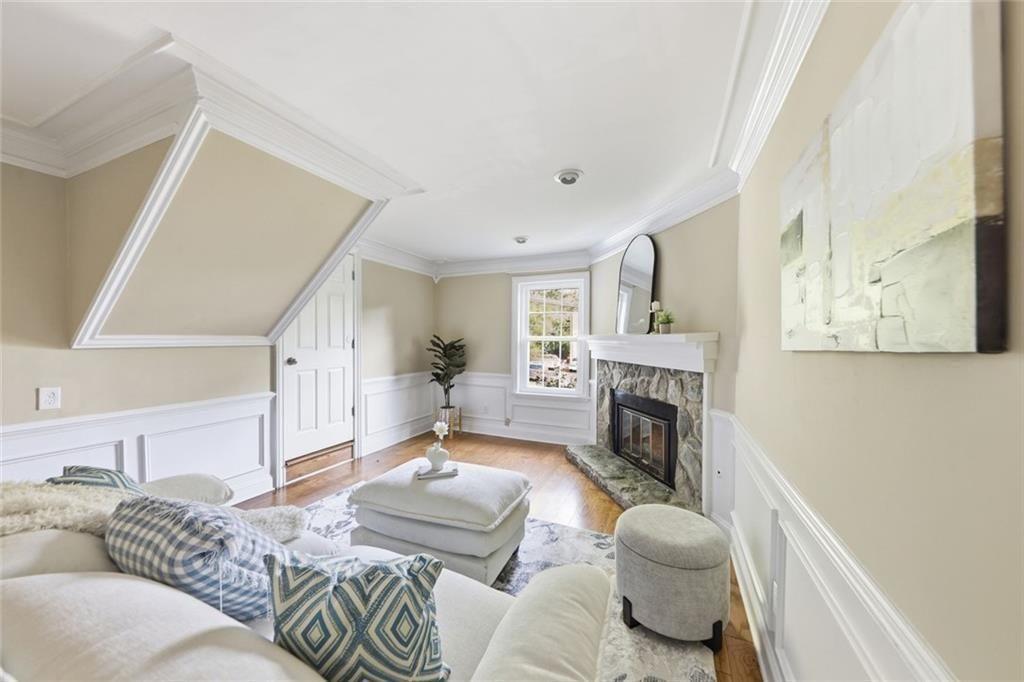 310 Knoll Ridge